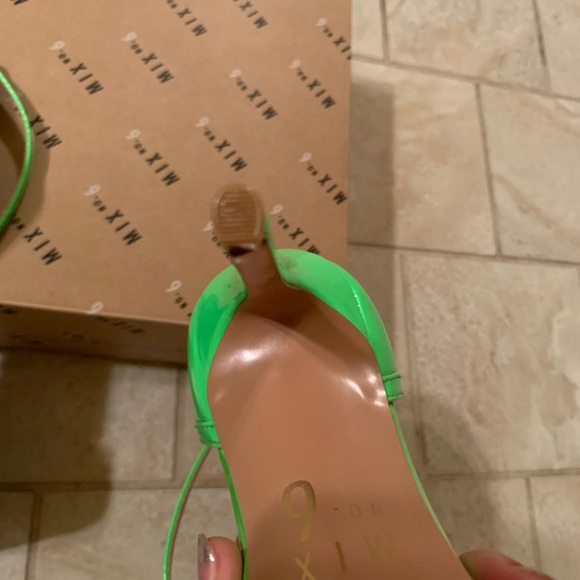 Lime green, clear heel - Picture 7 of 7